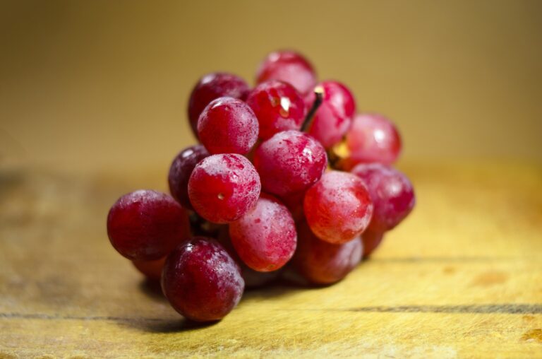 Are Grapes Keto-Friendly (& Better Substitutes)