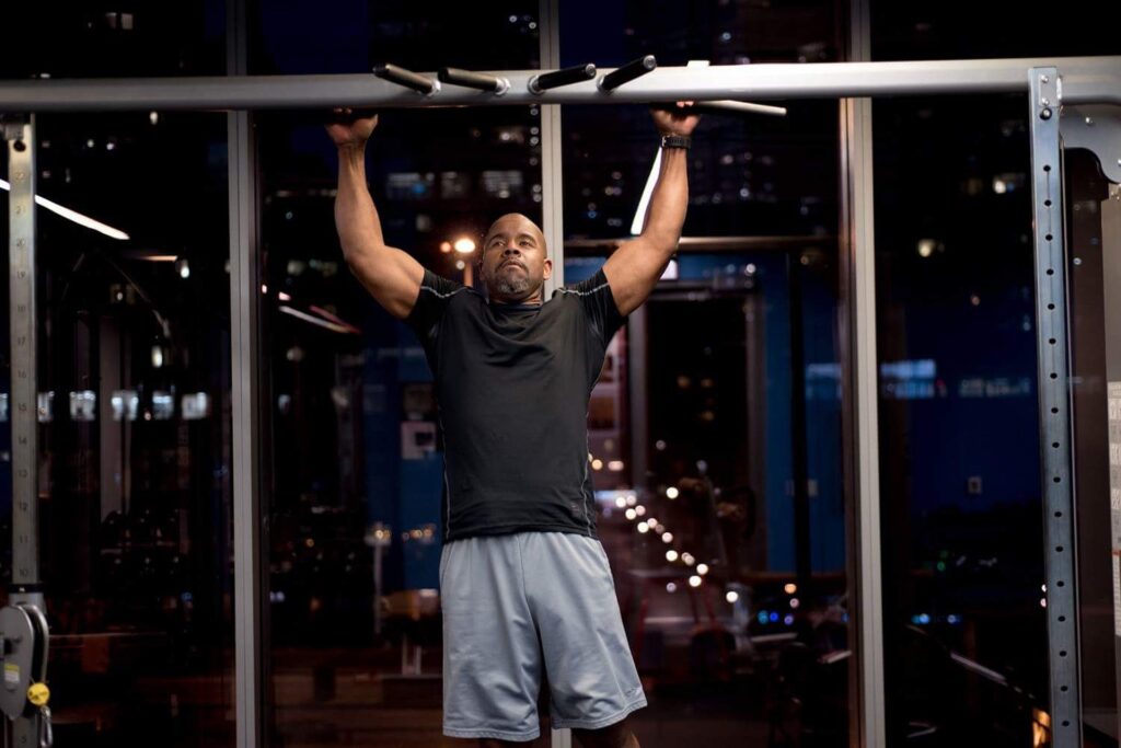 Man doing pull-ups to lose weight