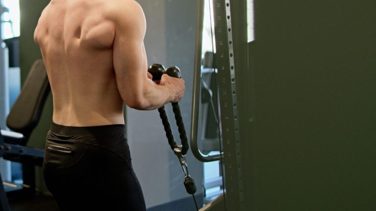 5 Gym Machines For Bigger Biceps