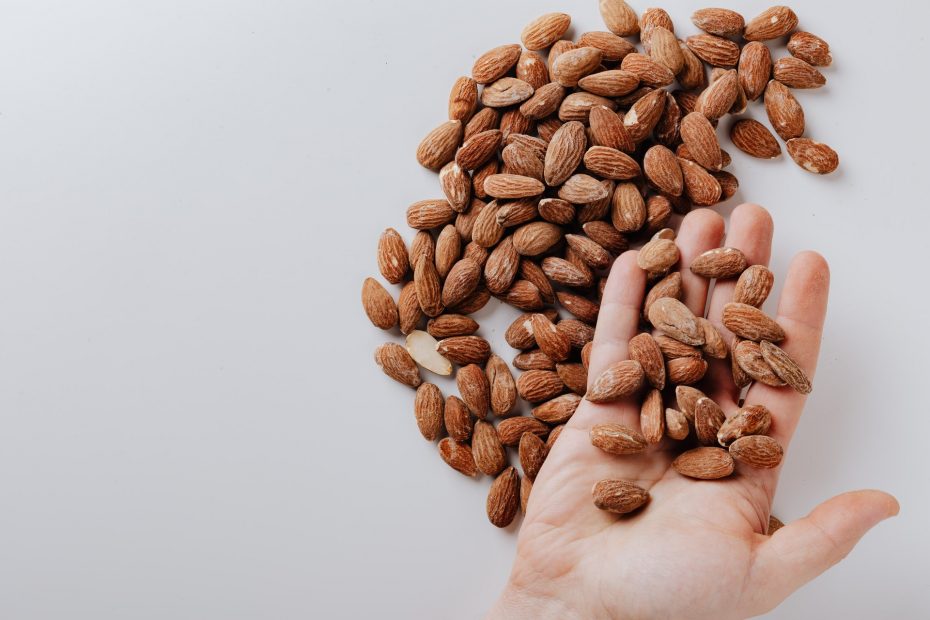 Are Almonds Keto-Friendly (& Alternatives)