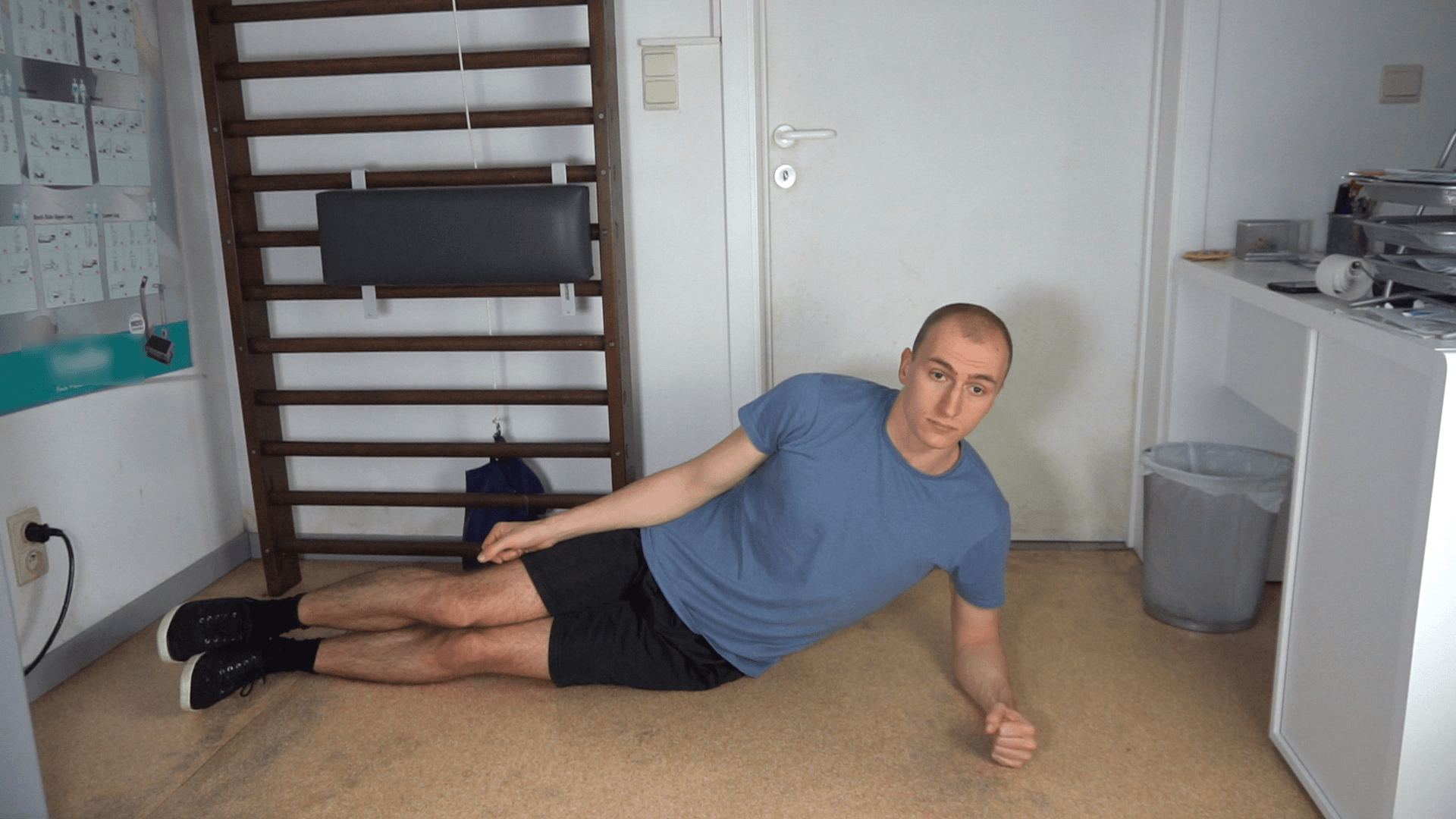 How to do a side plank reach