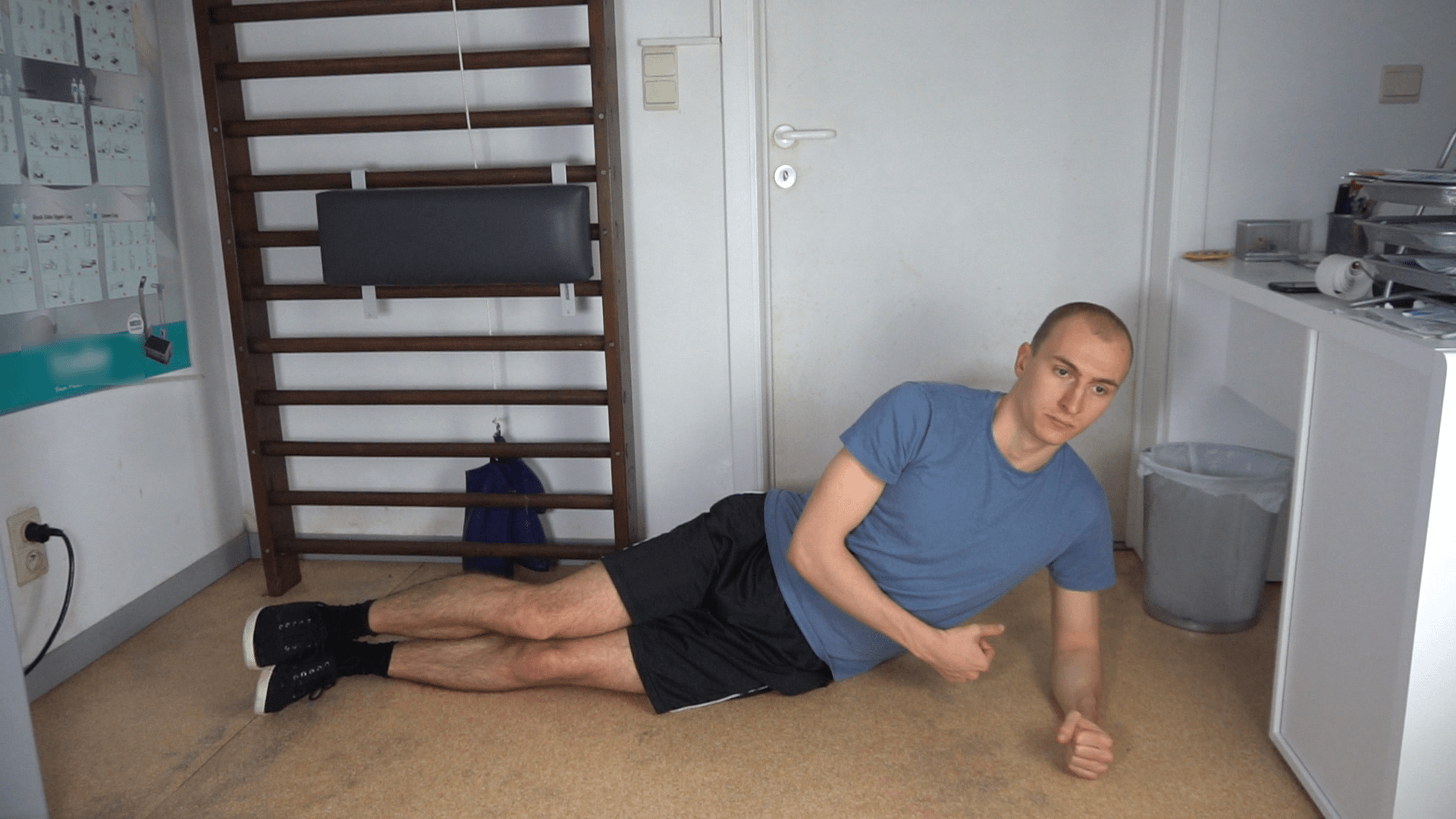 How to do a side plank twist
