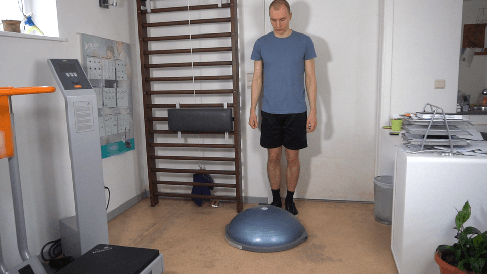 How to do a Bosu step-up knee drive